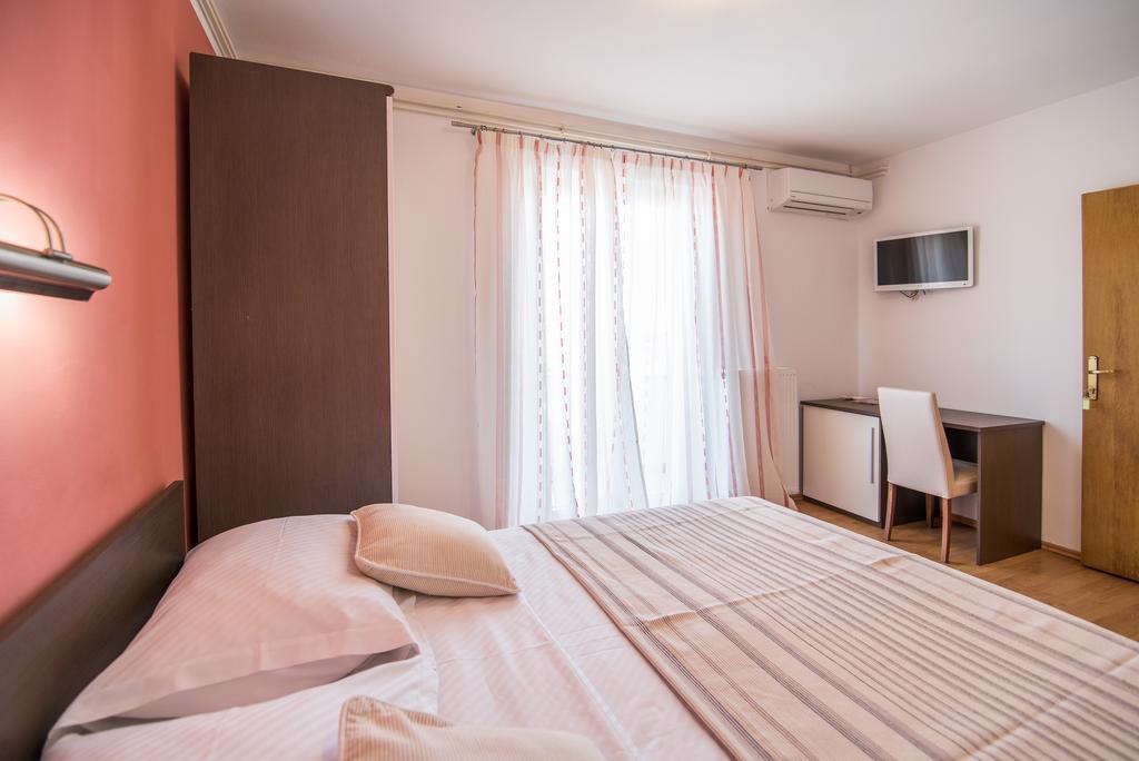 B&B Villa Ana 크르크 외부 사진